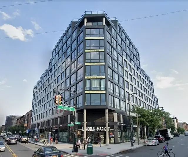 1134 Fulton Street — The building