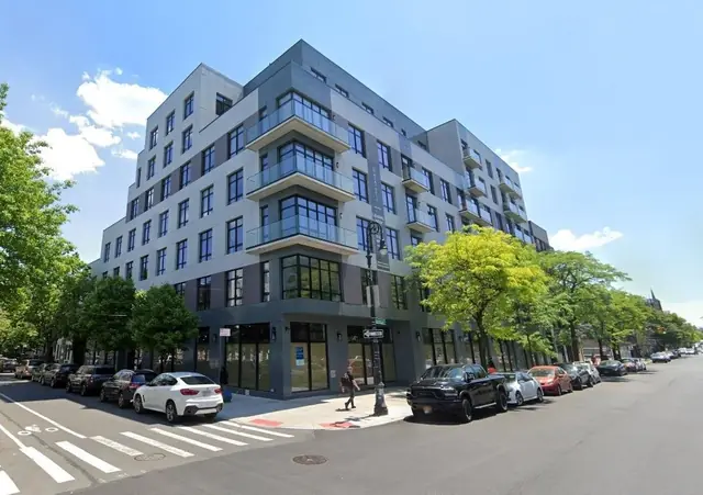 1050–1056 Manhattan Avenue